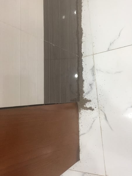 Khung bao kệ bếp bị mối ăn